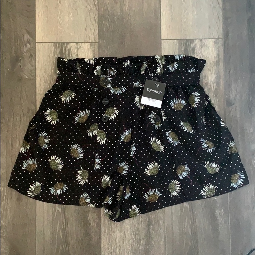 Topshop Daisy print paper bag shorts size 8 NWT